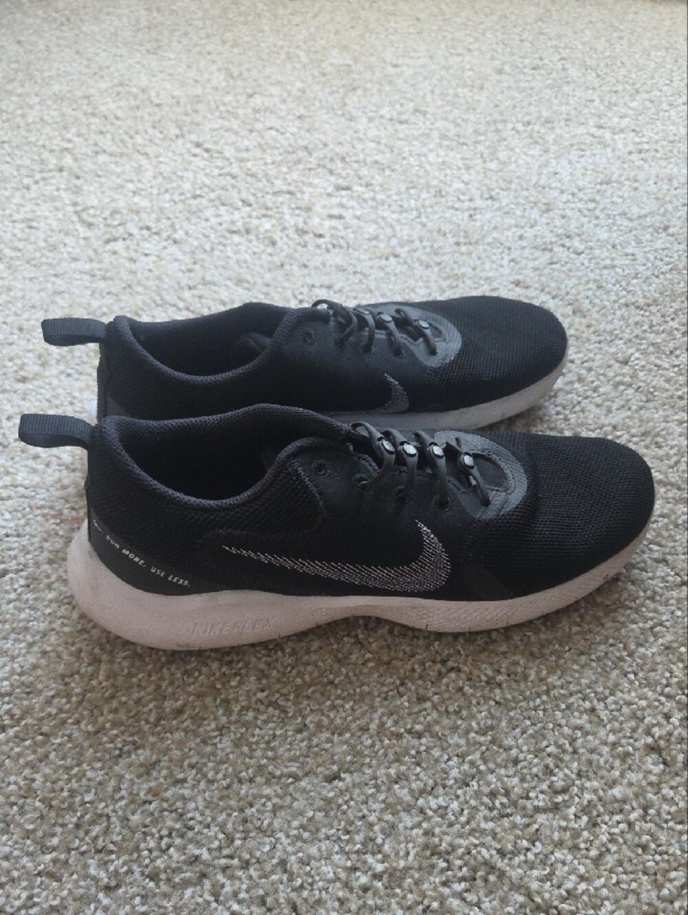 Nike  Flex Run 10 Black Mesh Sneakers with White Outsole and Gray Swoosh